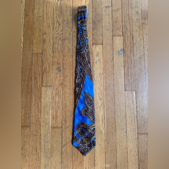 70s Vintage Oleg Cassini for Harris and Frank Blue Silk Paisley Tie - Picture 2 of 5